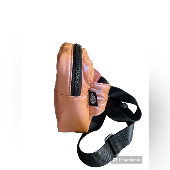 Free People Movement Iridescent Bum Bag NWOT - Picture 2 of 8